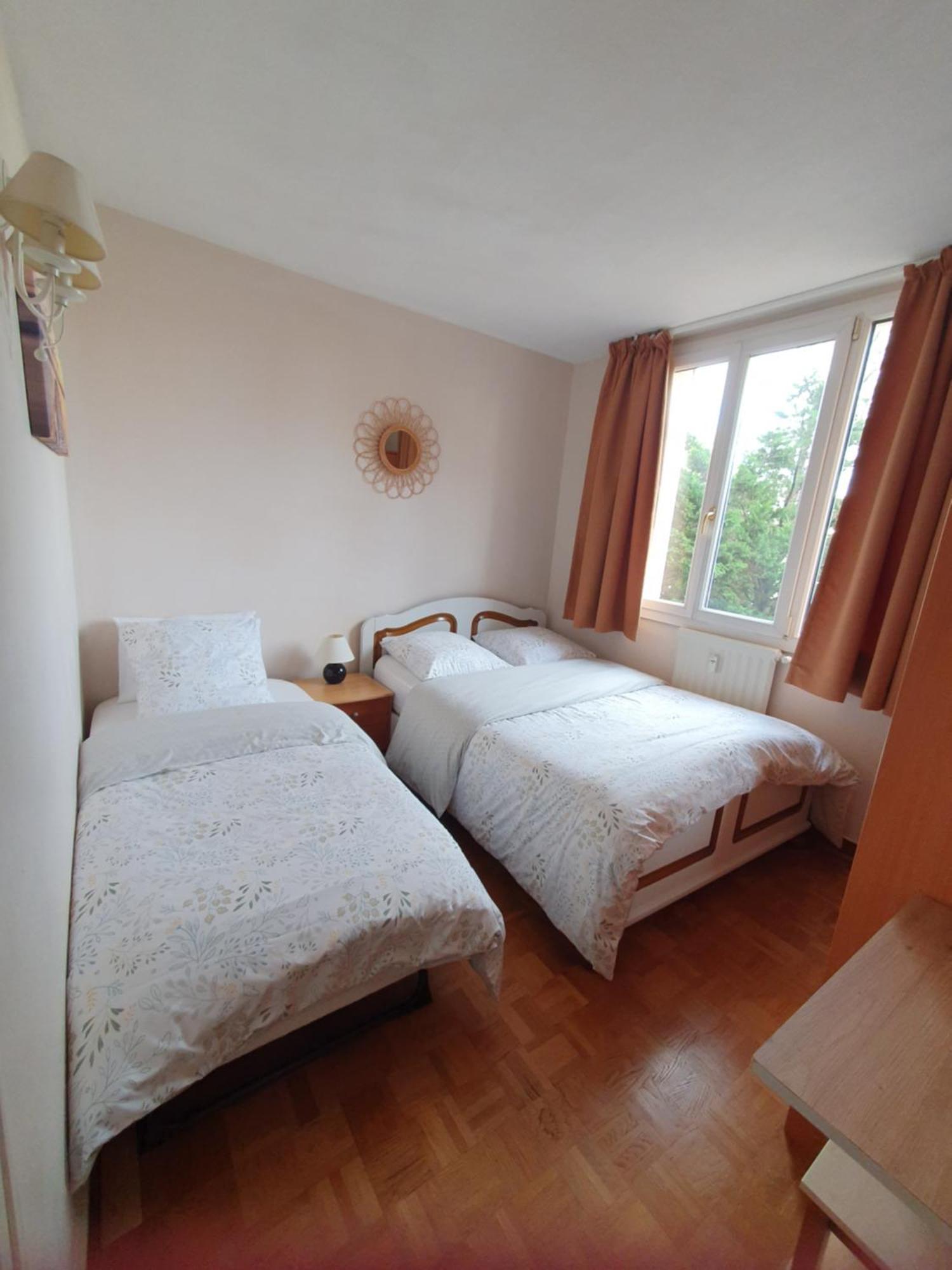 Appartement Medipole T2 Avec Un Garage Gratuit Sur Place, 16min A Centre Lyon En Metro A *