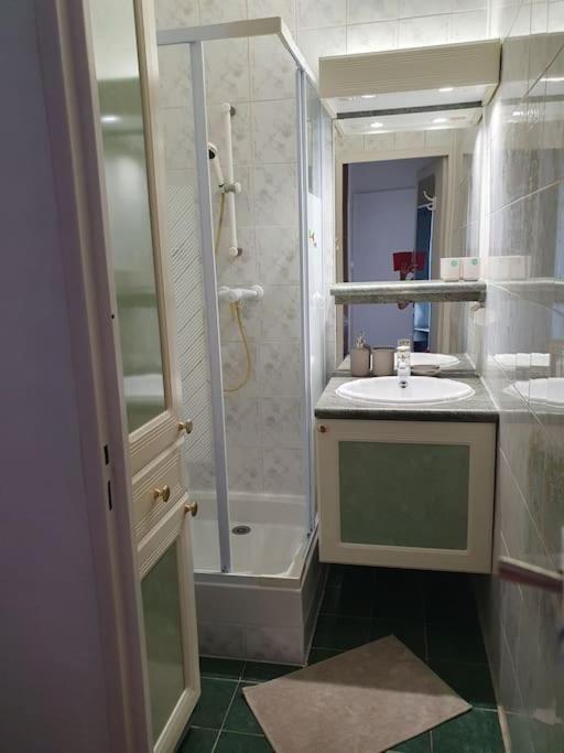 Medipole T2 Avec Un Garage Gratuit Sur Place, 16min A Centre Lyon En Metro A Appartement *